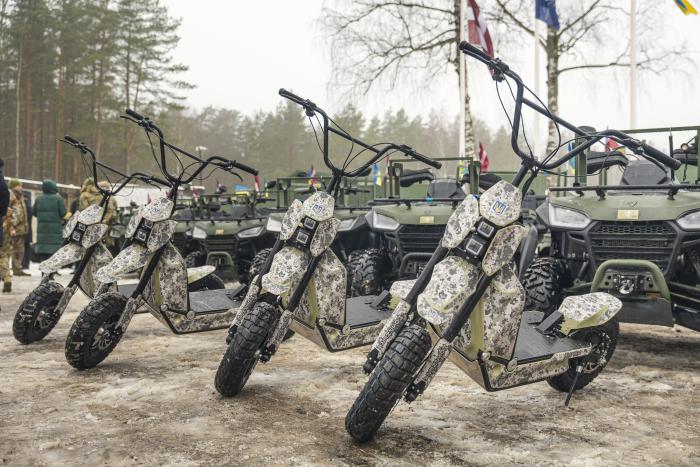 Ukrainai paredzētās Latvijā ražotās militārās tehnikas kravas nosūtīšanas pasākums Zemessardzes 19. kaujas nodrošinājuma bataljonā.