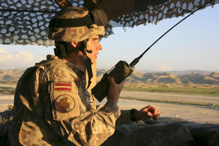 NBS karavīrs postenī Afganistānāa