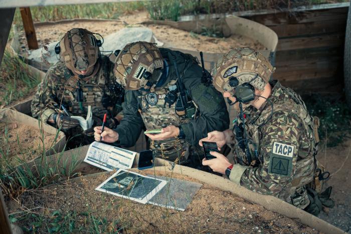 Latvijas JTAC speciālisti Mičiganas Nacionālās gvardes ikgadējās mācībās “Northern Strike” veic kaujas lidaparāta “A-10” uzbrukumu vadīšanu