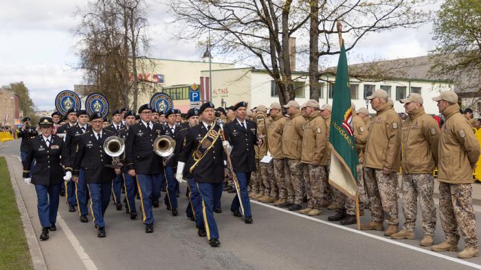 ASV Armijas Mičigans Nacionālās gvardes 126. orķestris piedalās Brīvības svētkos Alūksnē 2023. gada 4.maijā