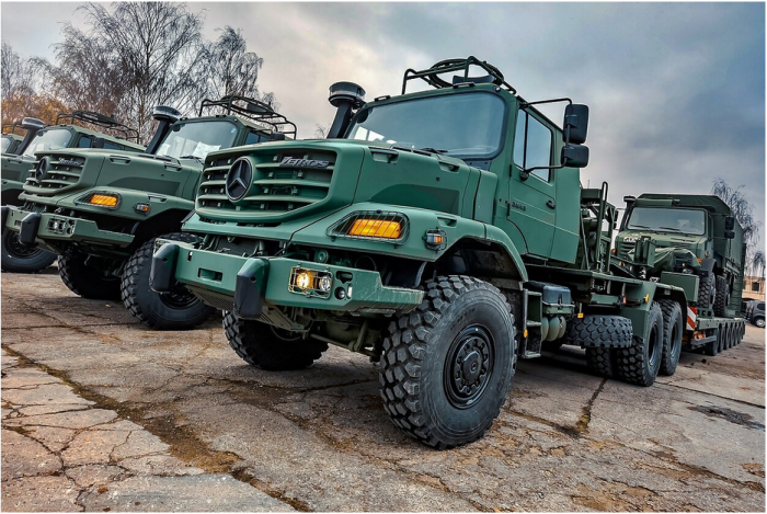 Lietuvas Bruņoto spēku pasūtītās smagās kravas mašīnas "ZETROS"
