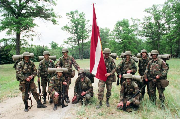 Zemessargi piedalās Mičiganas Nacionālās Gvardes rīkotajās mācībās “GuardEx”, 1997. gads