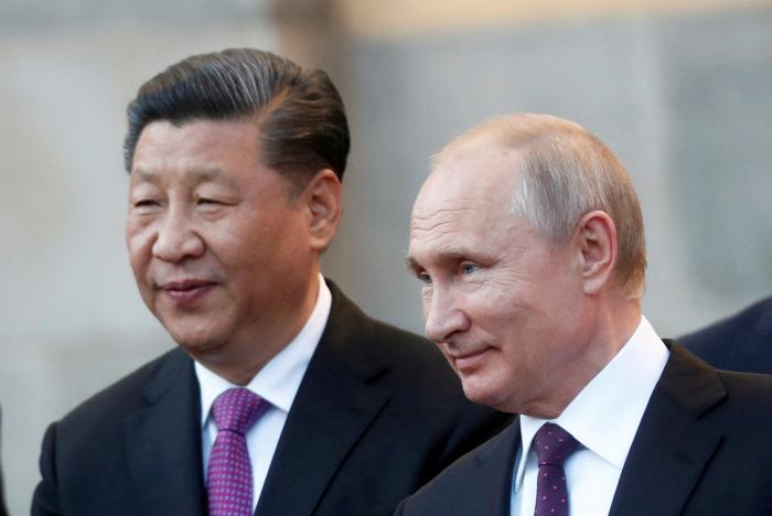 Ķīnas prezidents Sji Dzinpins un agresorvalsts Krievijas diktators - kara noziedznieks Vladimirs Putins