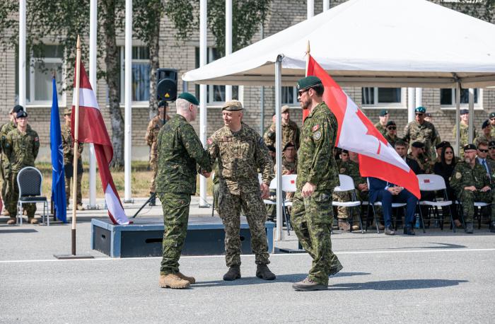 NATO paplašinātās klātbūtnes Latvijā kaujas grupas vadības maiņas ceremonija.