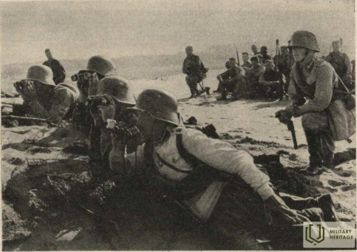 Latvijas armijas karavīri apmācību laikā poligonā, 1938. 