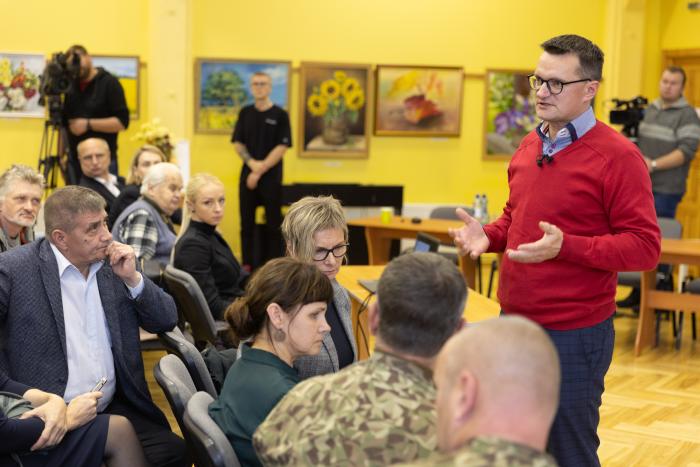 Seces kultūras centrā notiek Aizsardzības ministrijas un Aizkraukles un Jēkabpils novadu pašvaldību iedzīvotāju un novada uzņēmēju tikšanās