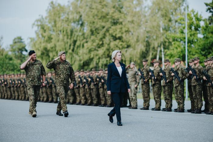 Aizsardzības ministre Ināra Mūrniece apmeklē valsts aizsardzības dienesta pirmā iesaukuma karavīru zvēresta došanas ceremoniju