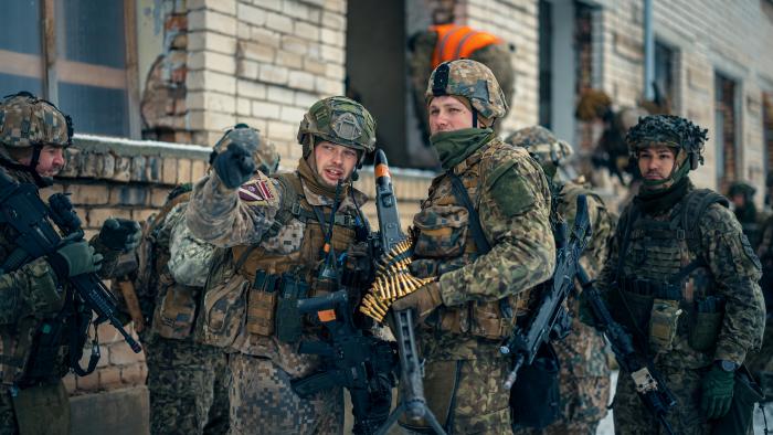 Zemessardzes 4.Kurzemes brigādes zemessargi aizvada kopīgas militārās mācības poligonā "Mežaine" kopā ar Francijas bruņoto spēku karavīriem