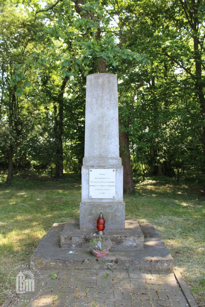 arkanās armijas karavīru kapsēta Slezinas (Slesin) ciemā