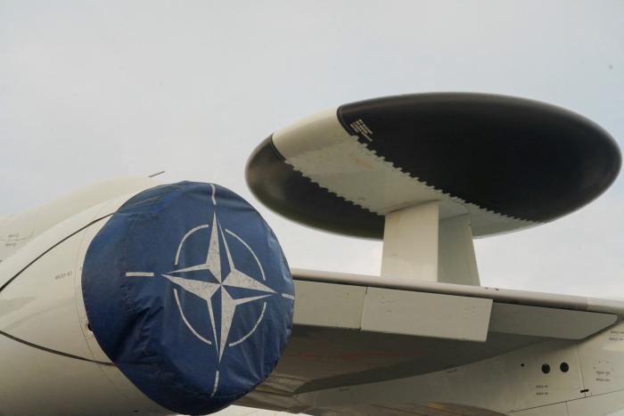 NATO izlūkošanas lidmašīna "AWACS" Lietuvā / Foto: Reuters/Scanpix