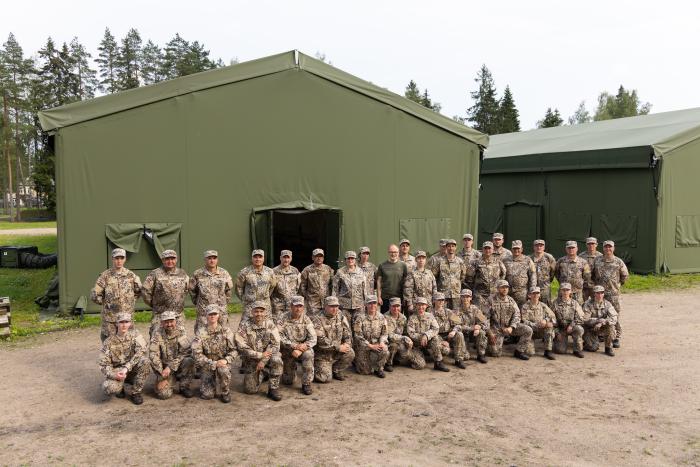 Aizsardzības ministrs viesojas pie rezervistiem Alūksnē