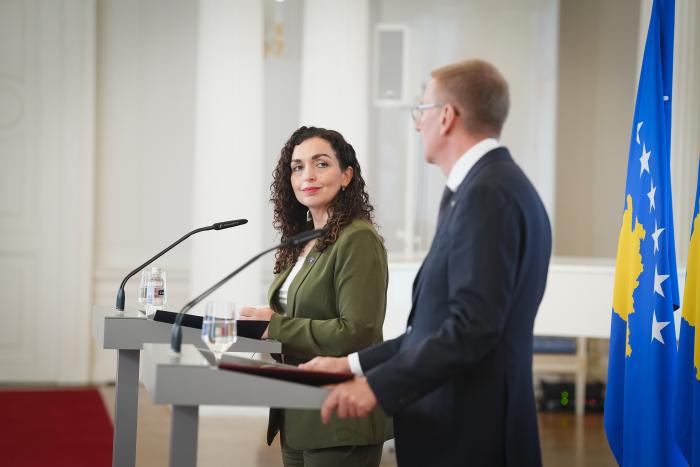 Kosovas un Latvijas prezidenti