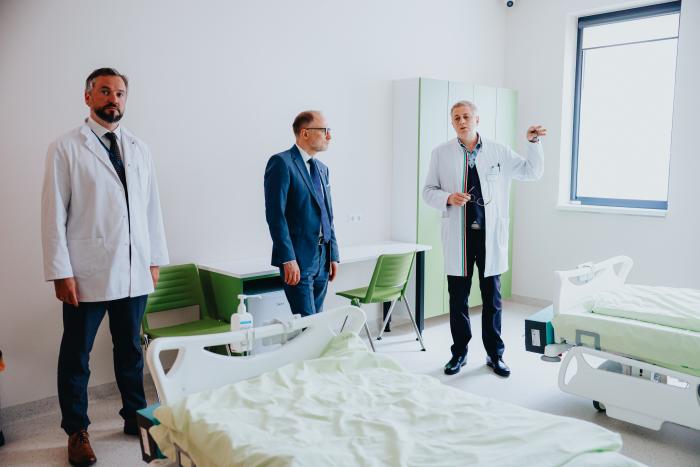 Aizsardzības ministrs ar RAKUS ārstiem