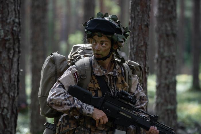Foto: Brīvprātīgo rezervistu militārās pamatapmācības kursa dalībnieki / Mārtiņš Eglīts / "Sargs.lv"
