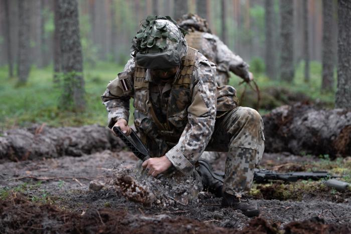 Foto: Brīvprātīgo rezervistu militārās pamatapmācības kursa dalībnieki / Mārtiņš Eglīts / "Sargs.lv"