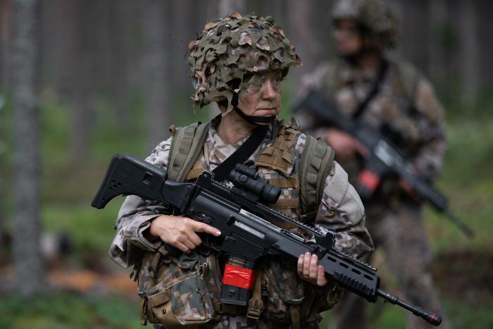 Foto: Brīvprātīgo rezervistu militārās pamatapmācības kursa dalībnieki / Mārtiņš Eglīts / "Sargs.lv"