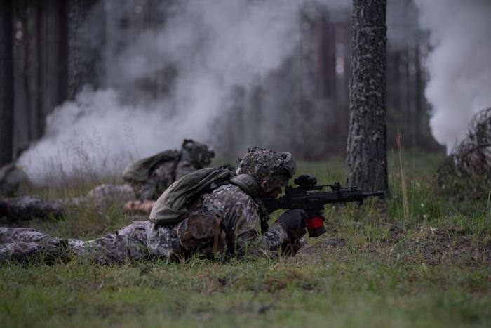 Foto: Brīvprātīgo rezervistu militārās pamatapmācības kursa dalībnieki / Mārtiņš Eglīts / "Sargs.lv"