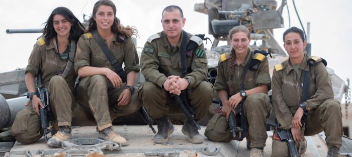 Sievietes - tanku komandieres IDF obligātajā militārajā dienestā / IDF.il
