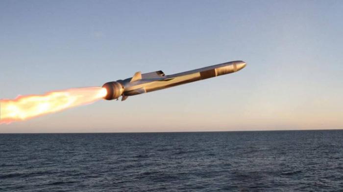 Pretkuģu raķetes “Naval Strike Missile” palaišana