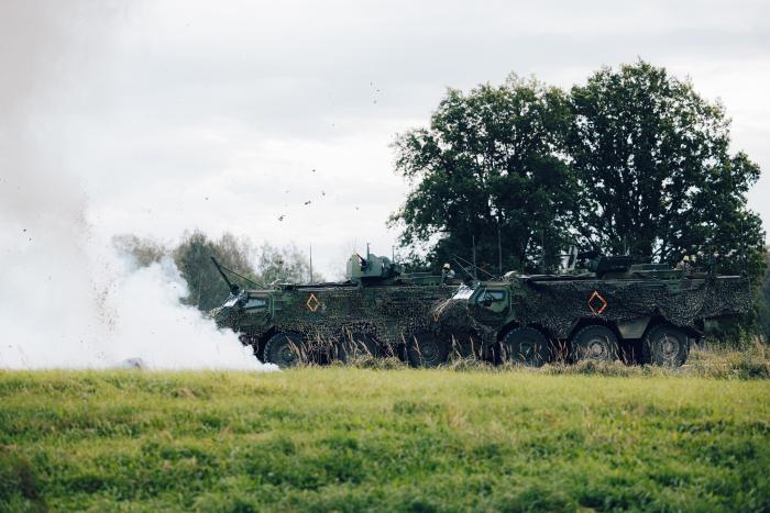 Patria bruņutransportieris mācībās