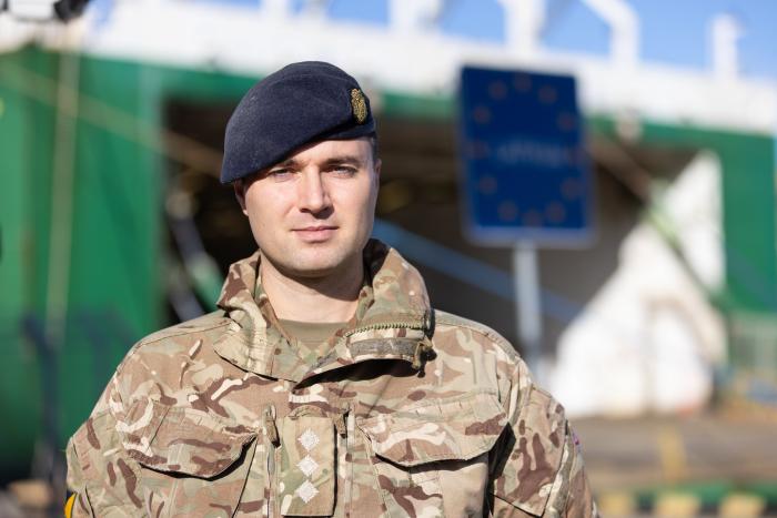 Lielbritānijas armijas 9. pulka Karaliskā Loģistikas korpusa kapteinis Ārons Hūpers (Aaron Hooper)