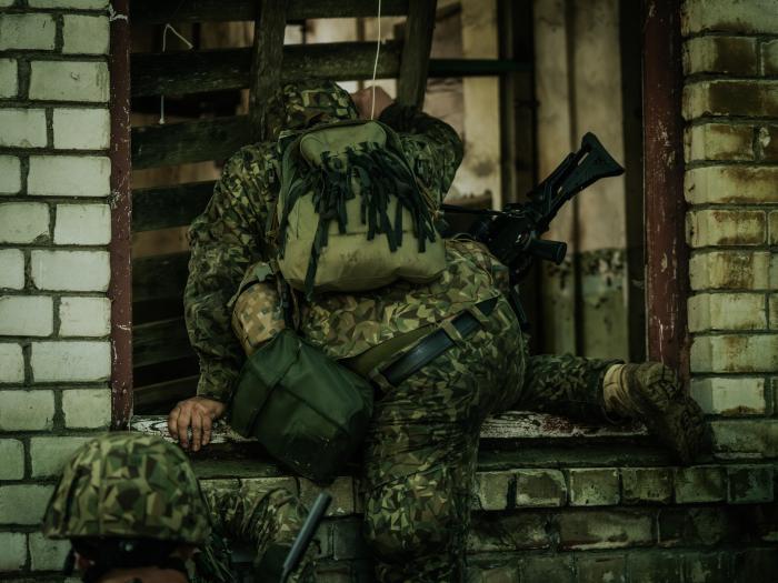 Zemessargs ieņem ēku