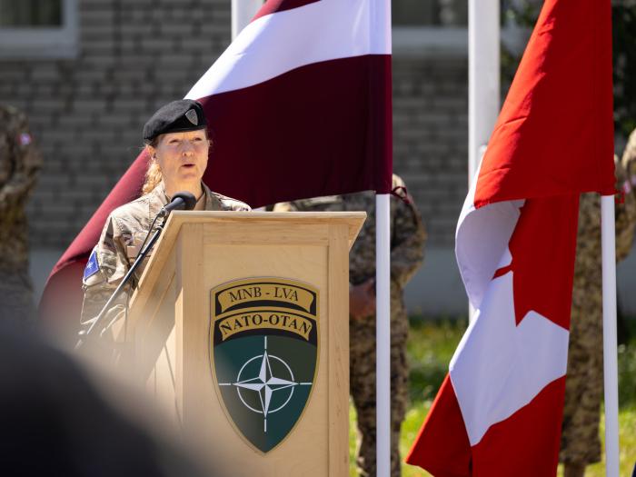 NATO Daudznacionālās divīzijas "Ziemeļi" komandiere Dānijas bruņoto spēku ģenerālmajore Jete Albinusa