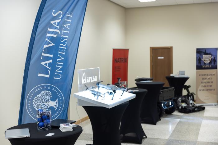 Stendi industriju dienās