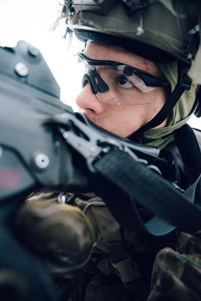 Sauszemes spēku Mehanizētās brigādes VAD karavīris piedalās pirmajā grupas komandieru apmācības kursā