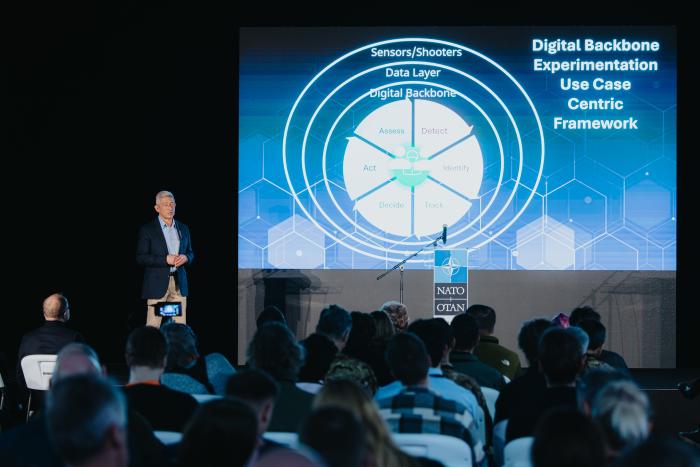 "DiBaX” projekta direktors Vorens Lo