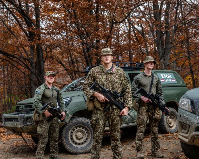 Karavīrs Kosovas kalnos