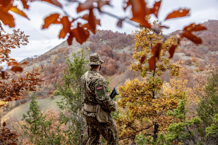 Karavīrs Kosovas kalnos