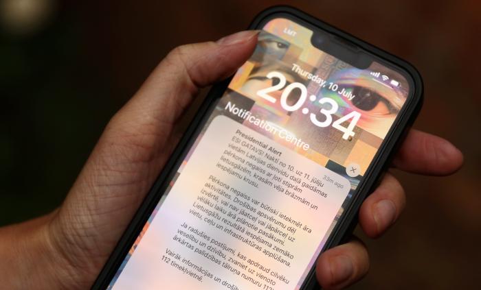 Vizuāls piemērs, kā izskatās šunu apraides paziņojums