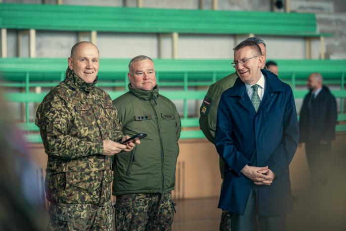 Pulkvedis G. Vizulis kopā ar Valsts prezidentu E. Rinkēviču reģionālās vizītes laikā Latgalē / Gatis Dieziņš / Aizsardzības ministrija