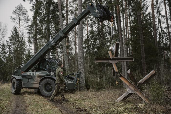 Šķēršļu izveide uz Latvijas Austrumu robežas / št. vsrž. Gatis Indrēvics / NBS