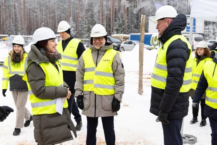 VAK vadītāja un aizsardzības ministrs