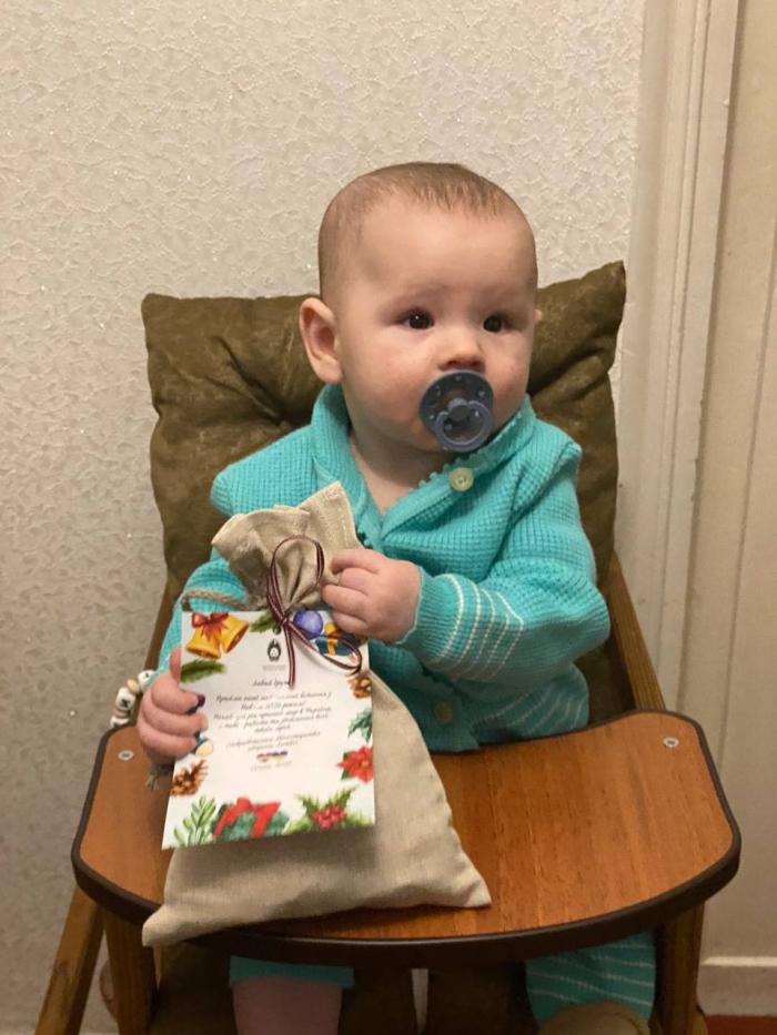 Karā cietušie Ukrainas bērni saņem AM saziedotās saldumu paciņas / "Uzņēmēji meram" / Elmārs Pļaviņš