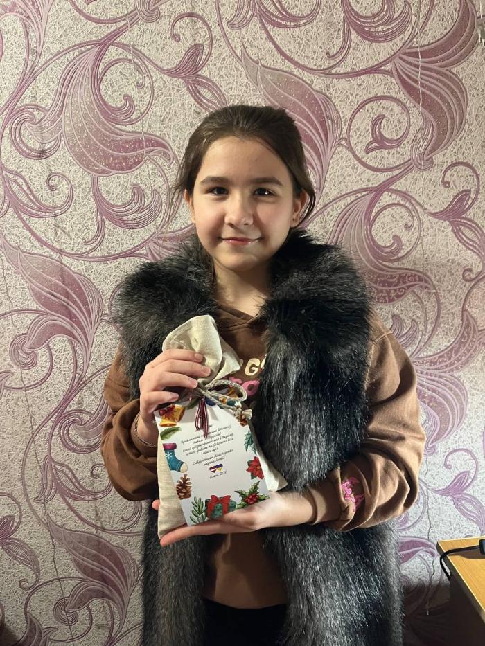 Karā cietušie Ukrainas bērni saņem AM saziedotās saldumu paciņas / "Uzņēmēji meram" / Elmārs Pļaviņš