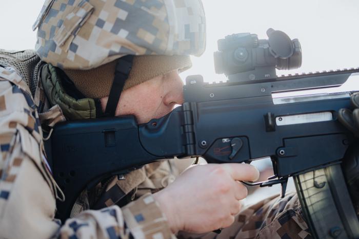 Rezervists apgūst šaušanu