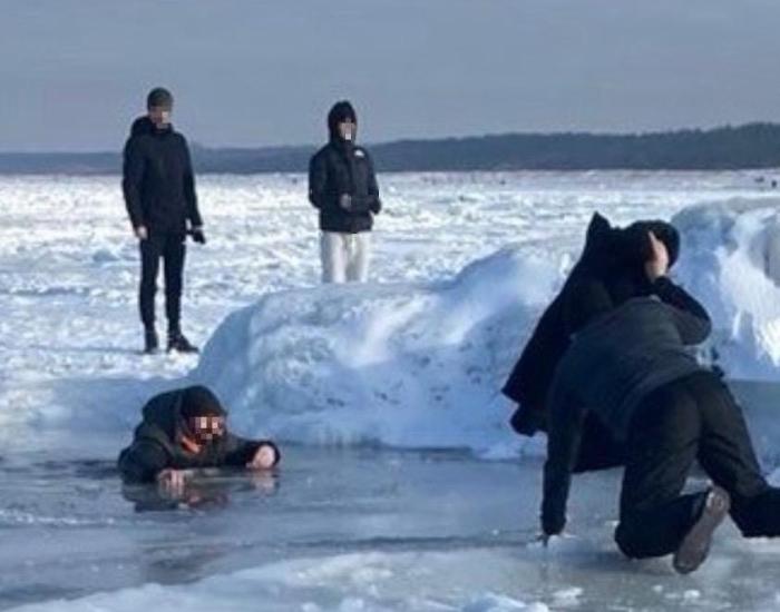 Aculiecinieku foto ar ielūzušā vīrieša glābšanas darbiem