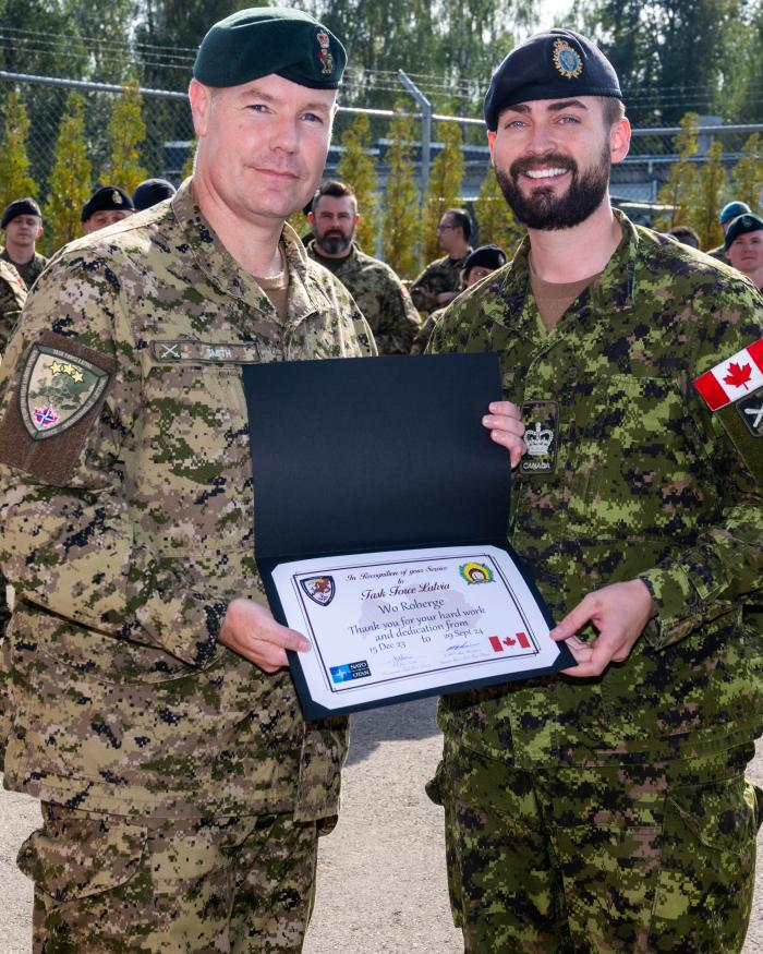 Džeimsam tiek piešķirta pateicība