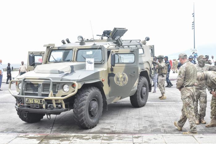 Krievijas militārais personāls, piedaloties demonstrācijā Malabo