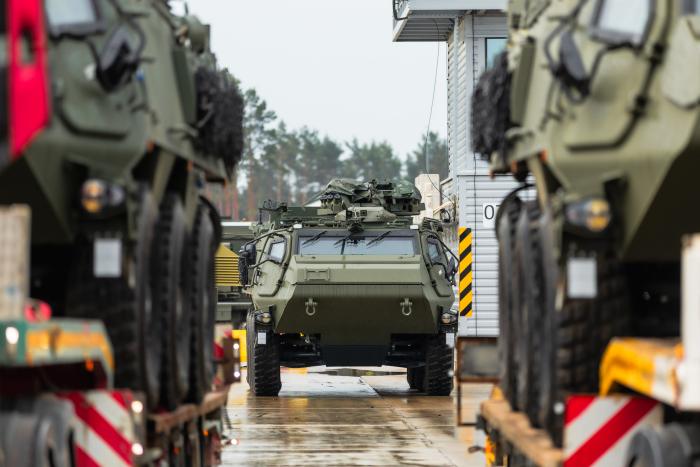 Valmierā ražoto "Patria 6x6" bruņutransportieru piegāde Ukrainas bruņotajiem spēkiem