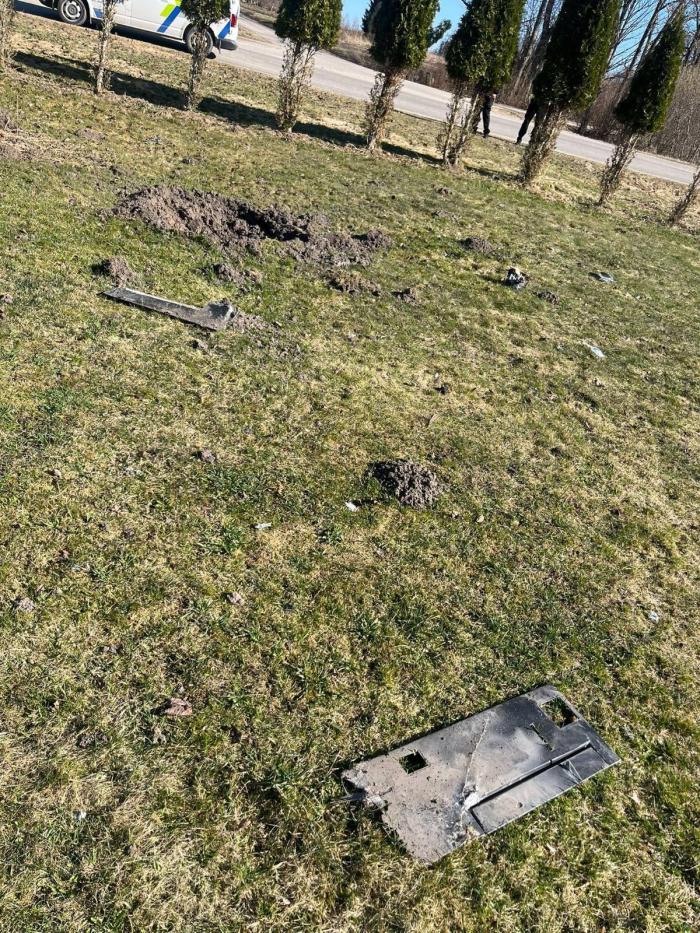 Rēzeknes novada Silmalas pagastā atrastā bezpilota lidaparāta atlūzas