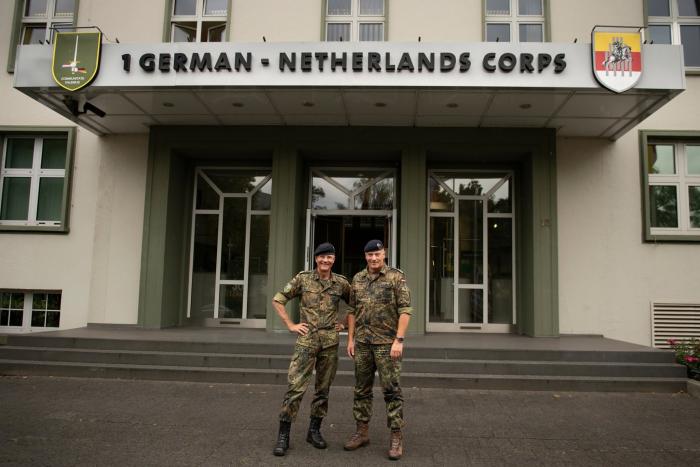 Korpusa mītne un tās komandieris ģenerālleitnants Peters Miravs (Peter Mirow)