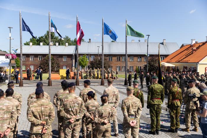  Vācijas un Nīderlandes korpuss (1 German-Netherlands Corps – 1GNC) oficiāli pārņem taktisko komandvadību pār NATO sauszemes spēkiem Latvijā un Igaunijā