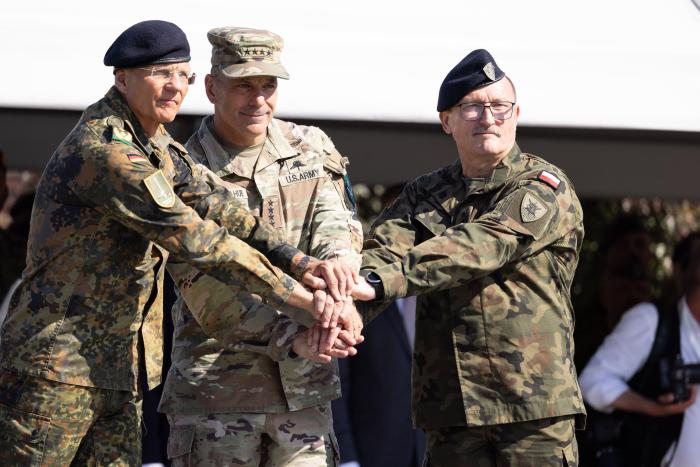  Vācijas un Nīderlandes korpuss (1 German-Netherlands Corps – 1GNC) oficiāli pārņem taktisko komandvadību pār NATO sauszemes spēkiem Latvijā un Igaunijā