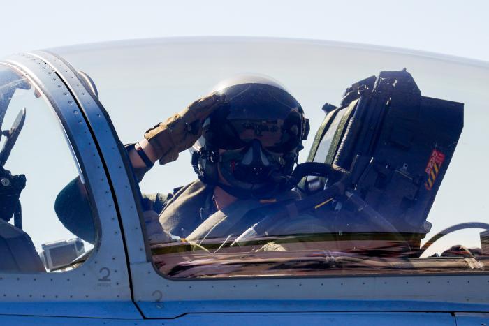 Vācijas gaisa spēku pilots iznīcinātājā "Eurofighter" aviācijas bāzē "Lielvārde"