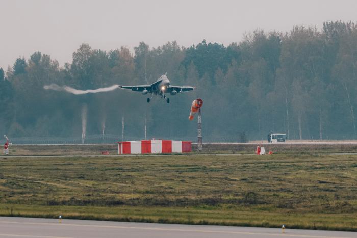 Kanādas Gaisa spēku iznīcinātājs CF-18 nosēžas Lielvārdes Aviācijas bāzē / Armīns Janiks / Aizsardzības ministrija