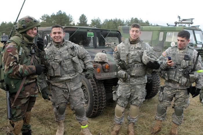2010. gada 22. oktobrī starptautiskās militārās mācības „Sabre Strike 2011” . Patruļa pilsētā. Foto: Gatis Dieziņš (Rekrutēšanas un Jaunsardzes centrs)
